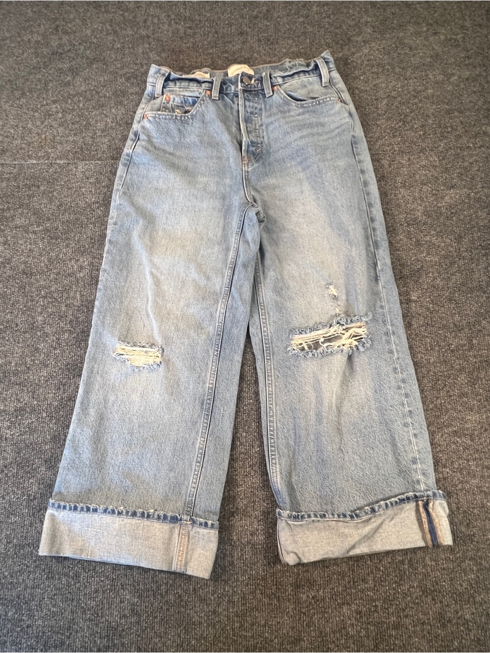 Universal Thread 90s Y2K Distressed Cropped Cuffed Jeans Size 4